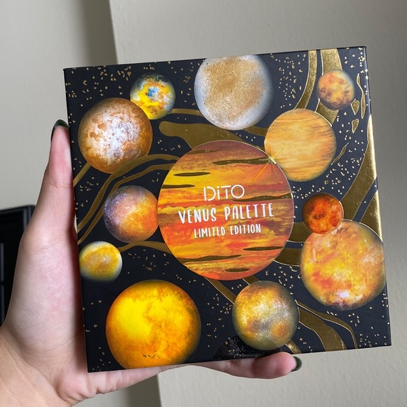 DITO COSMETICS
LIMITED EDITION VENUS 12 Shade Palette - Picture 2 of 3